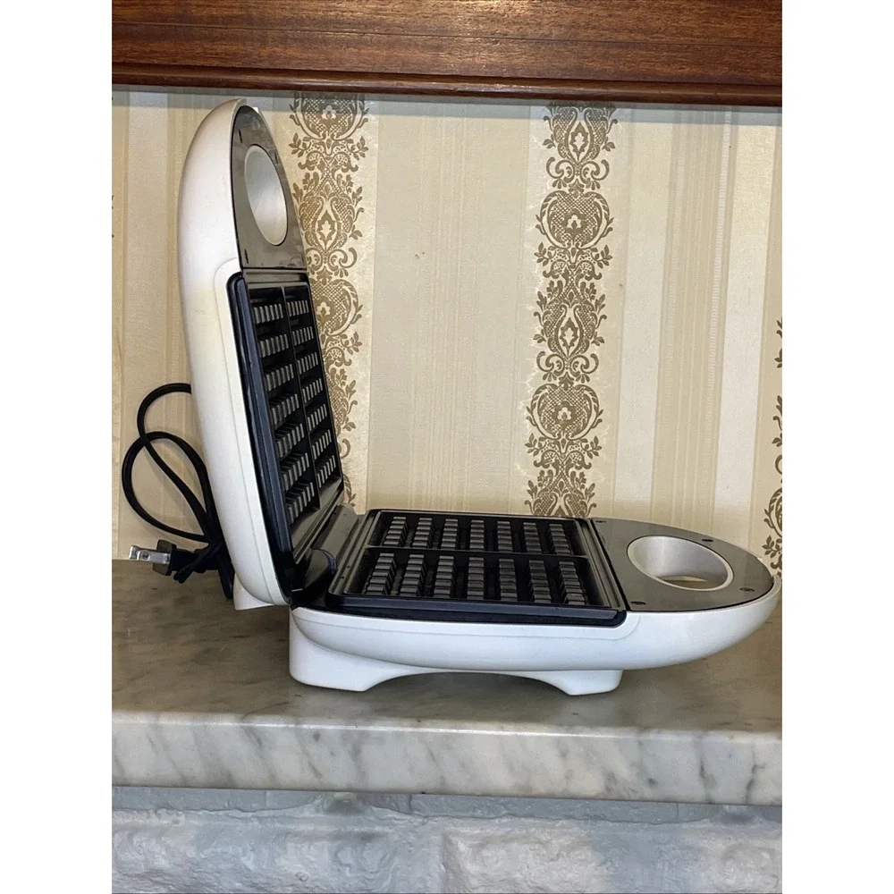Easy Clean Waffle Maker Iron Baker Toastmaker | Hinged Lid Electronic